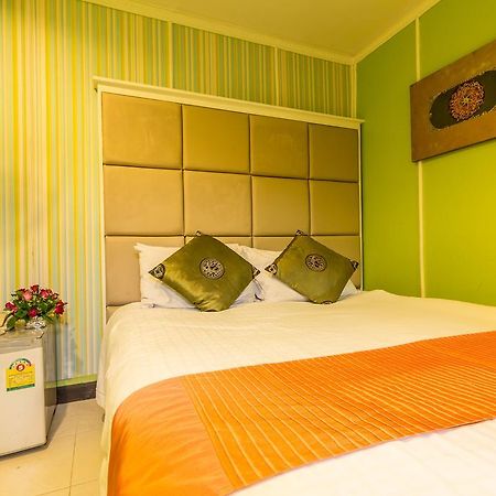 Sam'S Lodge Bangkok Bagian luar foto