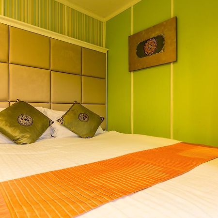 Sam'S Lodge Bangkok Bagian luar foto