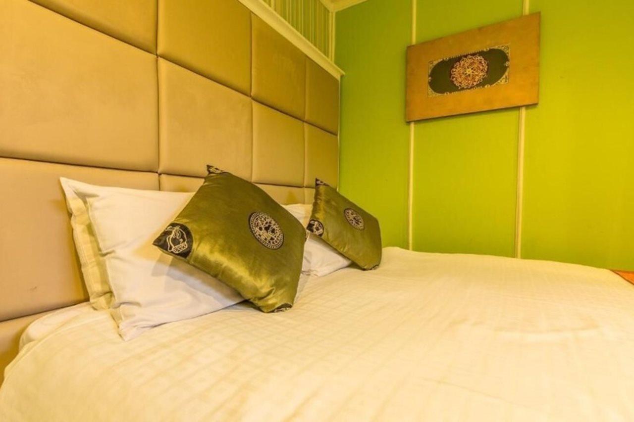 Sam'S Lodge Bangkok Bagian luar foto
