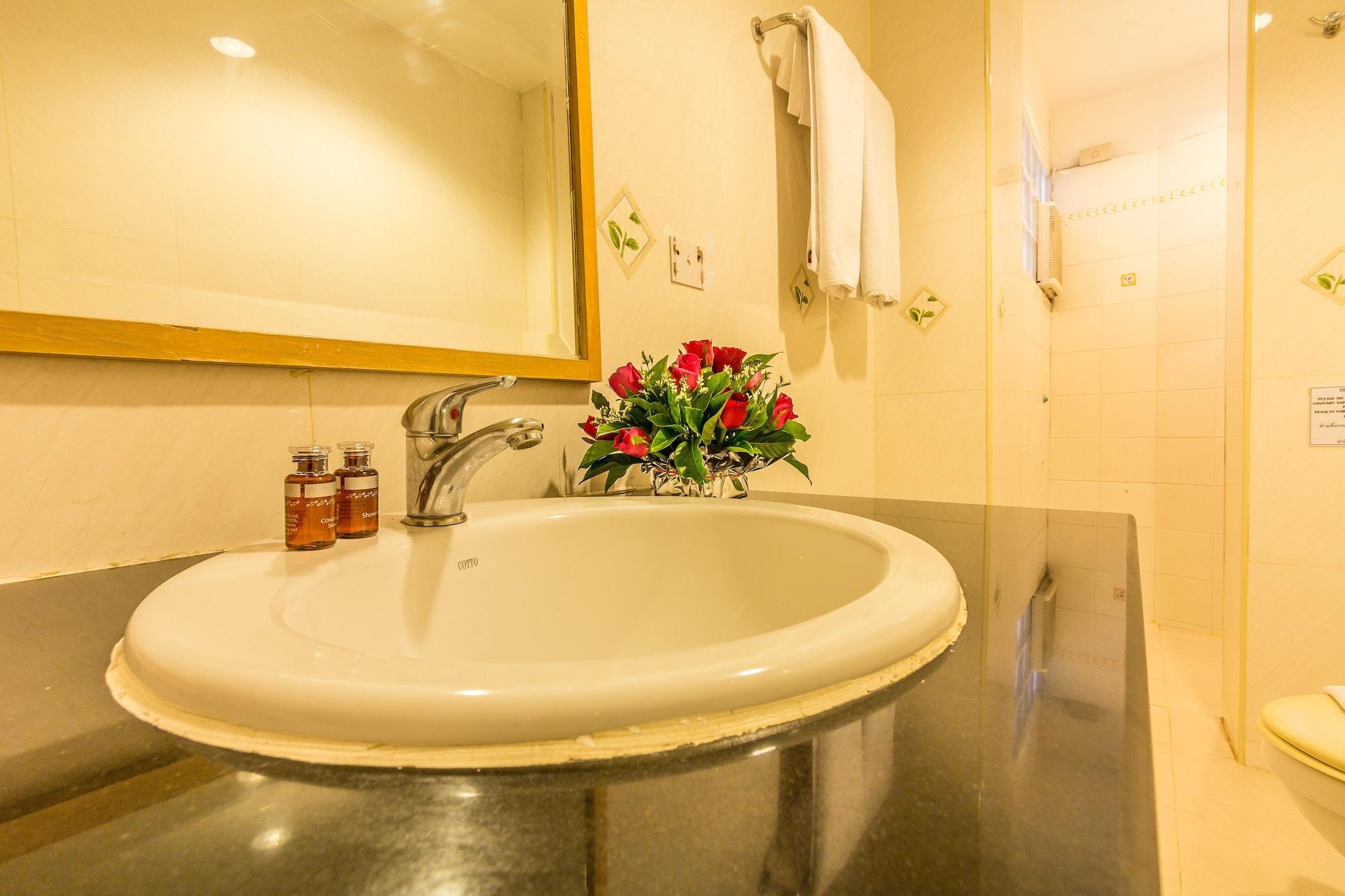 Sam'S Lodge Bangkok Bagian luar foto