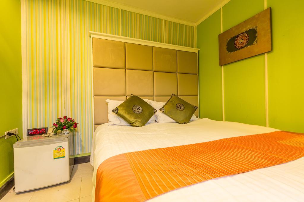 Sam'S Lodge Bangkok Bagian luar foto
