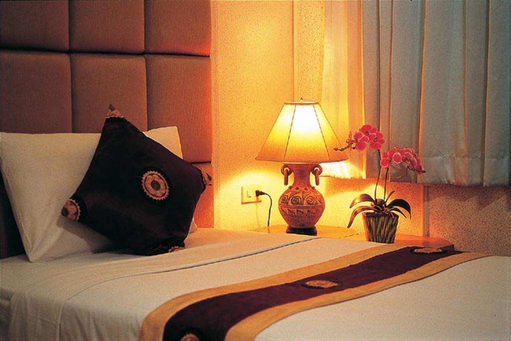 Sam'S Lodge Bangkok Bagian luar foto