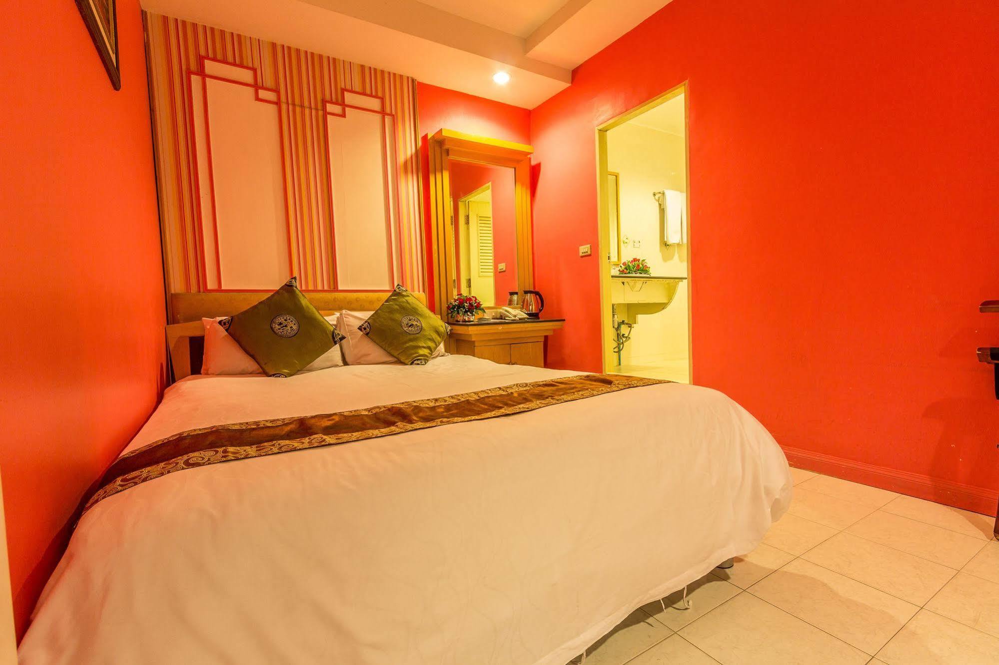 Sam'S Lodge Bangkok Bagian luar foto