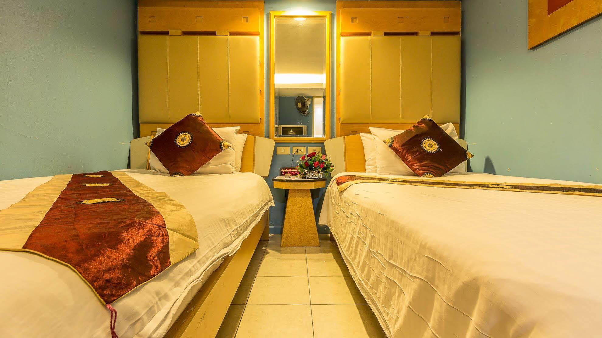 Sam'S Lodge Bangkok Bagian luar foto
