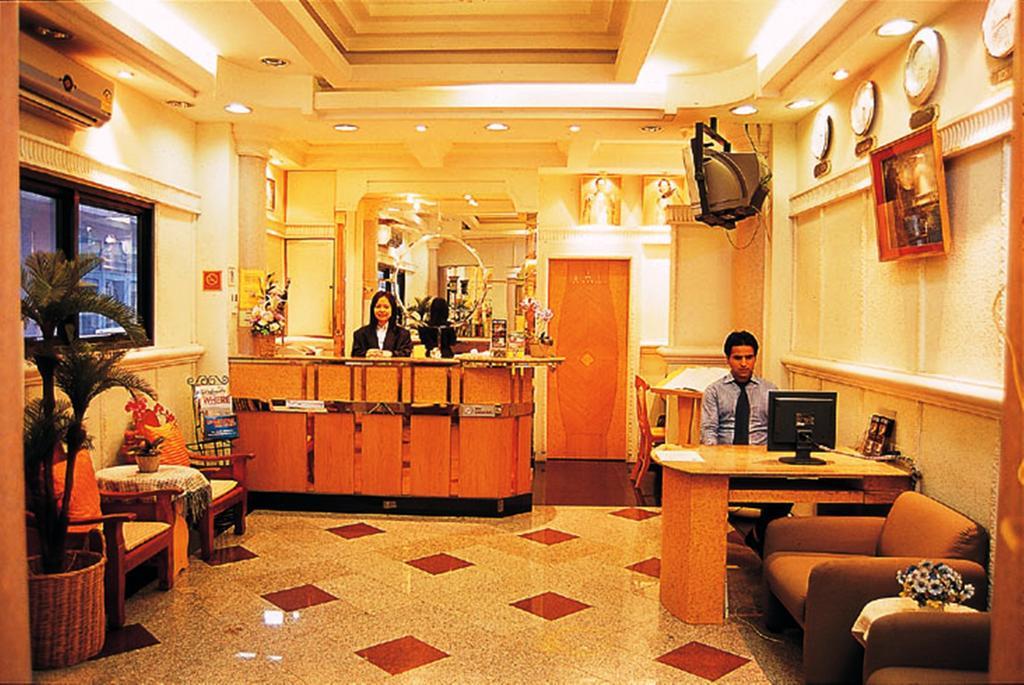 Sam'S Lodge Bangkok Bagian luar foto