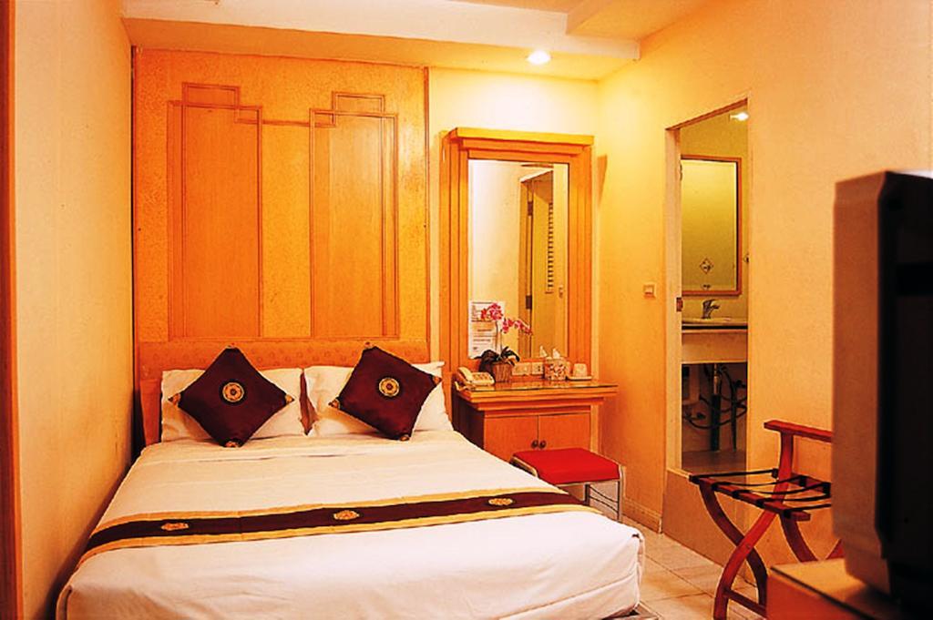 Sam'S Lodge Bangkok Bagian luar foto