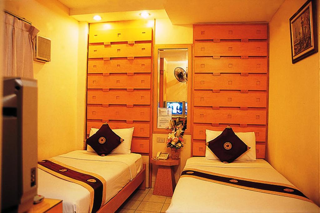 Sam'S Lodge Bangkok Bagian luar foto