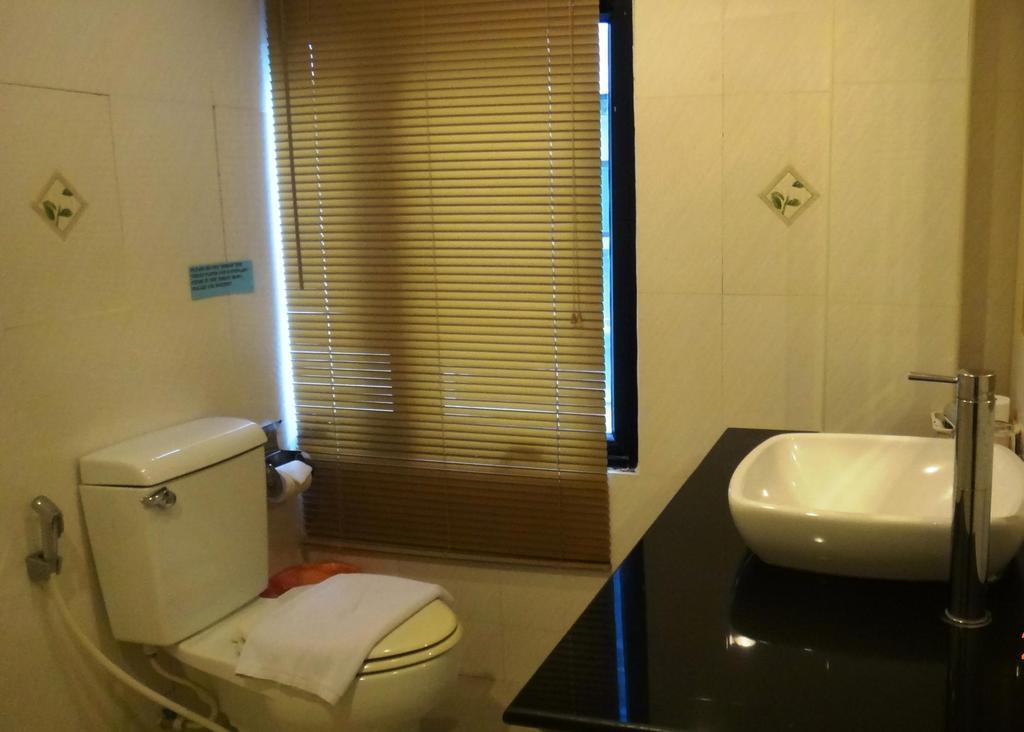 Sam'S Lodge Bangkok Bagian luar foto