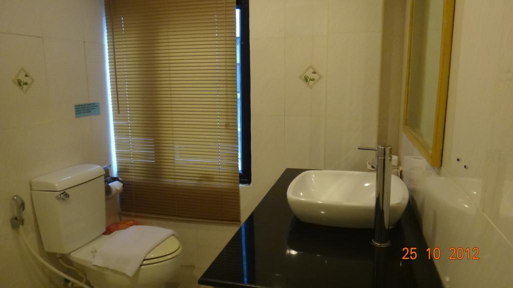 Sam'S Lodge Bangkok Bagian luar foto